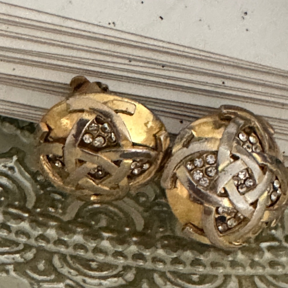 Rare  vintage 1980s Chanel earrings